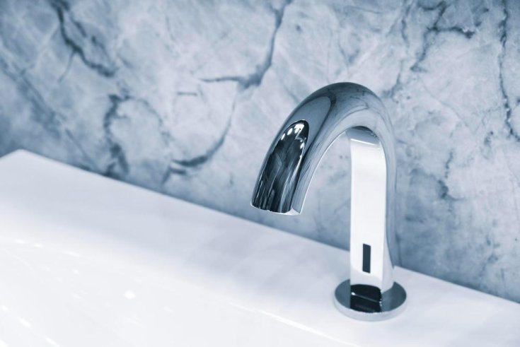 Touch vs. Touchless Faucet